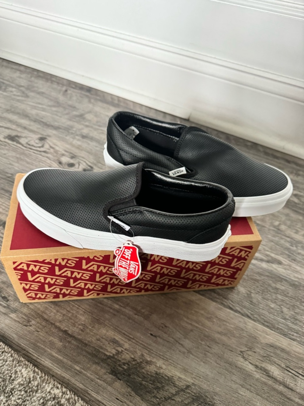 NWT Vans Leather Classic Slip-On